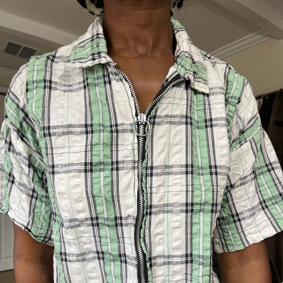 Vintage boxy blouse.  Fits like M/L.  Has a wrinkly texture. Perfect condition. - Picture 5 of 7